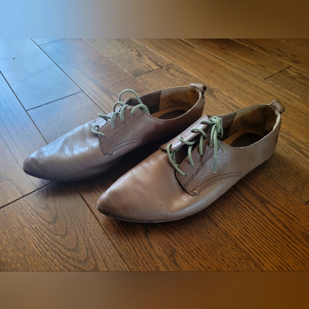 Frye Rose Oxford, size 8